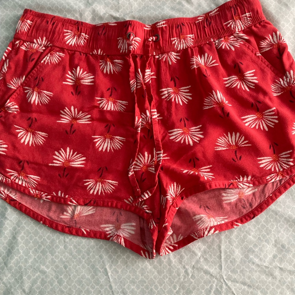 3 for $18✨Red patterned shorts from Kohls